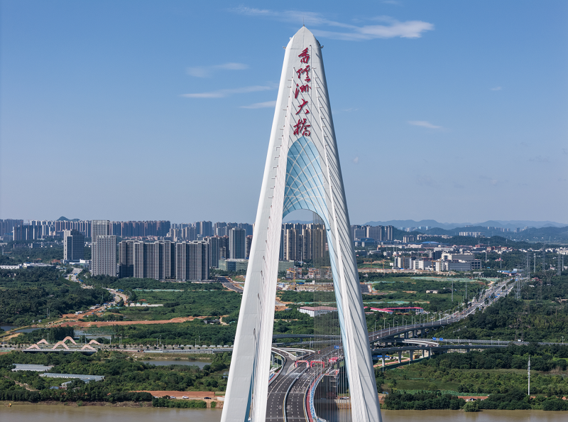 香爐洲大橋路段護(hù)欄清洗-長沙市望城區(qū)主次干道環(huán)衛(wèi)清掃保潔第六輪社會化承包項目標(biāo)段十三（交通護(hù)欄）